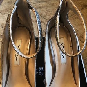 Nina dress shoes, size 9, excellent shape